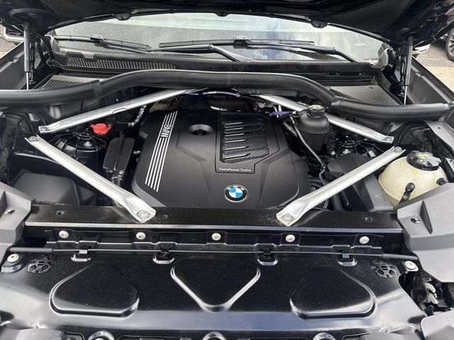 Used 2022 BMW X5 xDrive40i AWD/4WD image 16