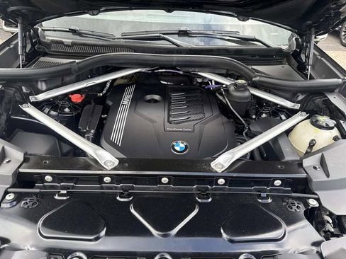 Used 2022 BMW X5 xDrive40i AWD/4WD image 16
