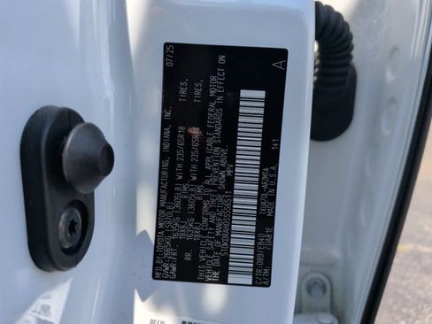 Used 2025 Toyota Highlander XLE FWD image 38