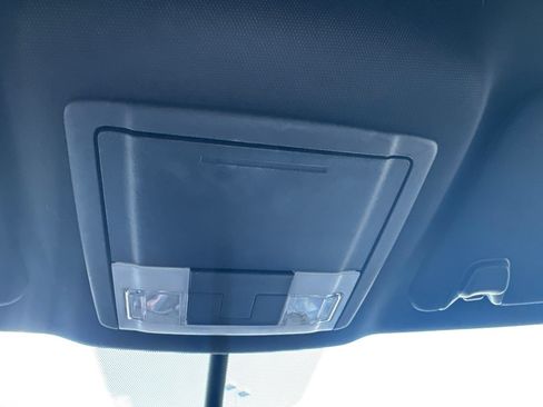 Certified 2018 Ford Explorer XLT w/ Equipment Group 202A FWD image 32
