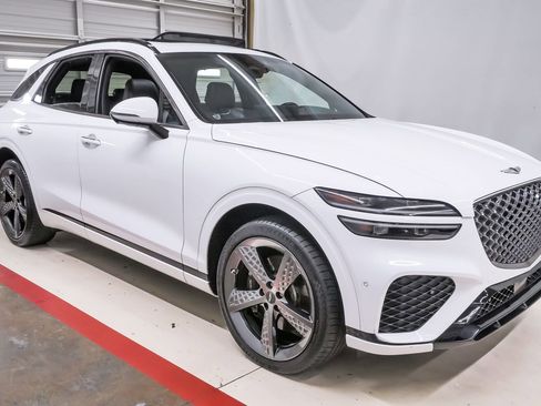 Used 2022 Genesis GV70 3.5T Sport w/ Sport Prestige Package AWD/4WD image 5