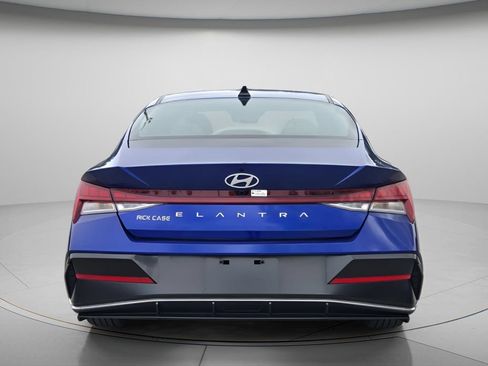 Certified 2025 Hyundai Elantra SEL w/ Cargo Package FWD image 6