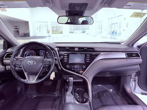 Used 2019 Toyota Camry SE image 12