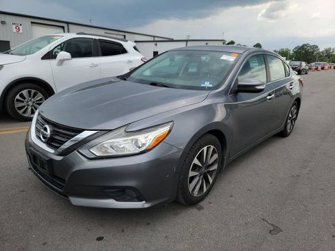 Used 2017 Nissan Altima 2.5 SL w/ Moonroof Package FWD image 1