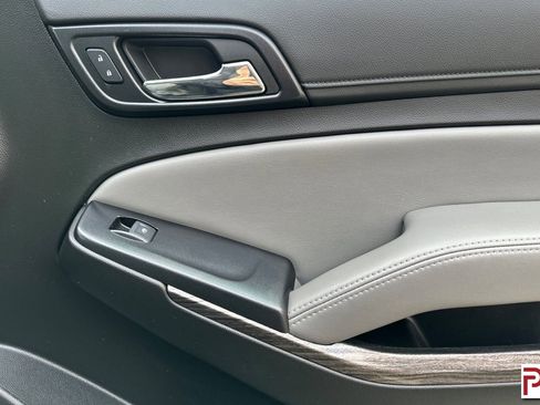 Used 2019 Chevrolet Suburban LT image 23