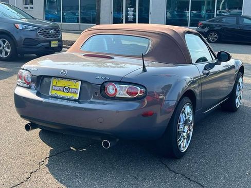 Used 2006 MAZDA MX-5 Miata Grand Touring w/ Premium Pkg RWD image 4