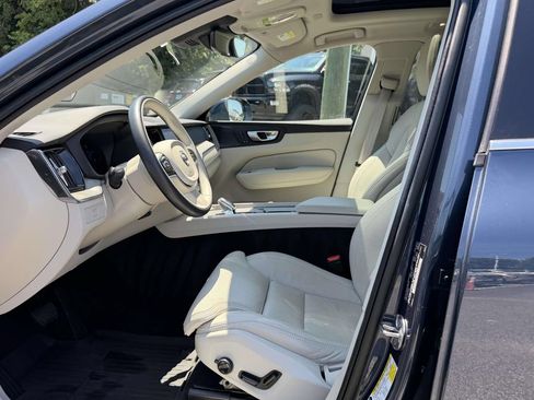 Used 2023 Volvo XC60 B5 Ultimate w/ Climate Package FWD image 16