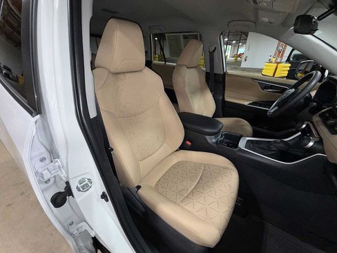 Certified 2025 Toyota RAV4 XLE AWD/4WD image 16