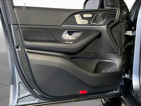 New 2026 Mercedes-Benz GLS 580 4MATIC image 11
