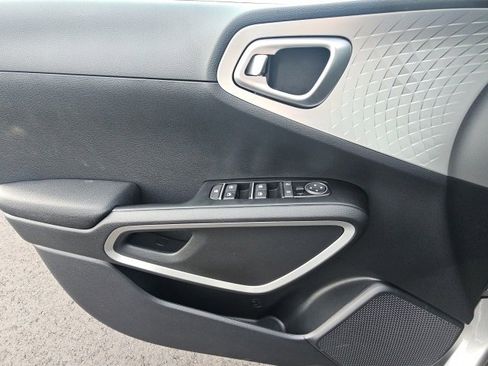 New 2025 Kia Soul LX image 18