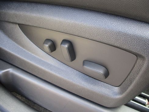 Used 2016 Chevrolet Suburban LT RWD image 40