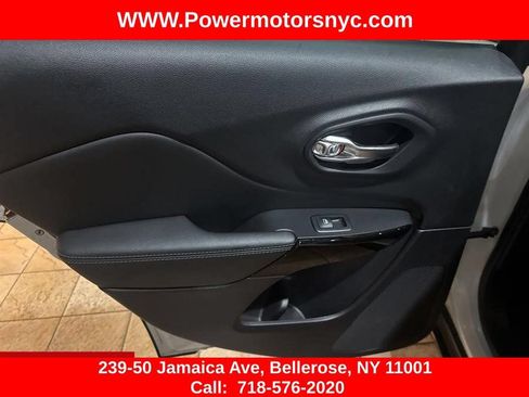 Used 2023 Jeep Cherokee Altitude Lux AWD/4WD image 26
