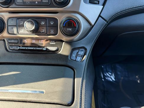 Used 2017 GMC Yukon Denali image 35