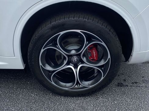 Used 2022 Alfa Romeo Stelvio Veloce image 22