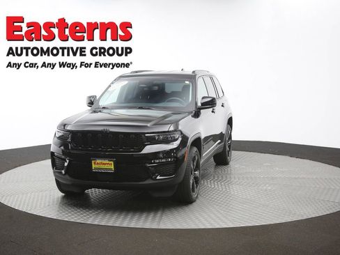 Used 2023 Jeep Grand Cherokee Limited w/ Black Appearance Package AWD/4WD image 55