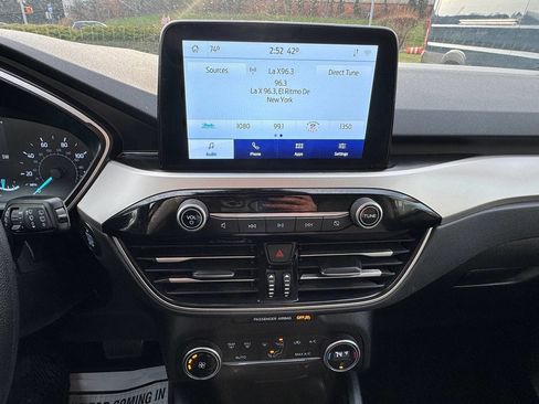 Used 2020 Ford Escape SE image 19