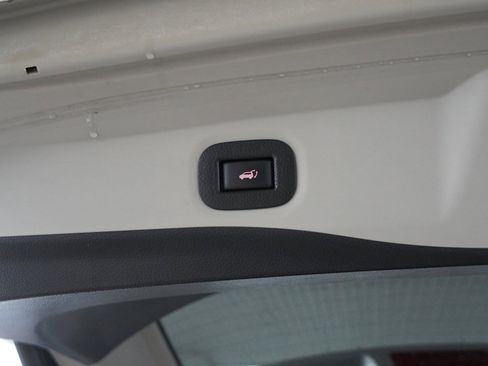 Used 2020 Nissan Rogue SV image 18