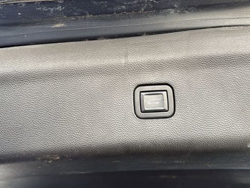 Used 2020 Buick Enclave Essence w/ Sound and Sites Package image 22