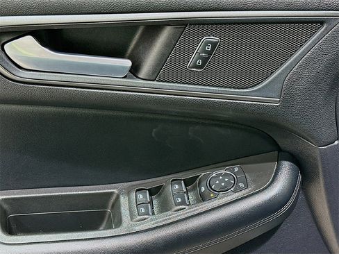 Used 2022 Ford Edge SE w/ Black Appearance Package image 17