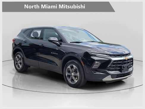 Used 2025 Chevrolet Blazer LT FWD image 1