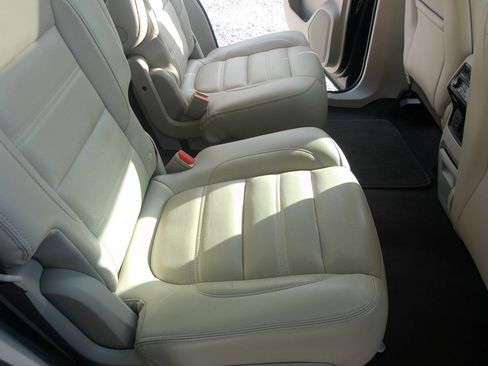 Used 2019 GMC Acadia Denali w/ Technology Package FWD image 44