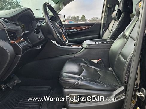 Used 2015 Cadillac Escalade Luxury image 5