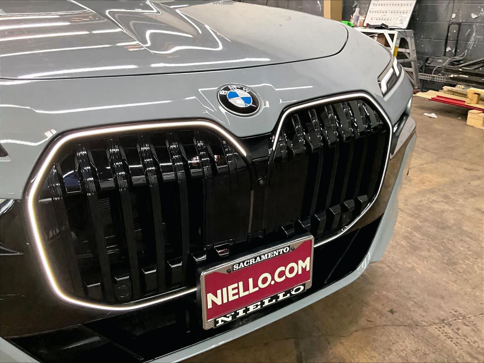 Used 2025 BMW 760i xDrive AWD/4WD image 35
