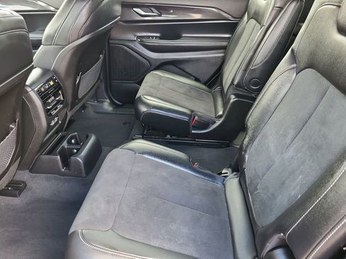 Used 2023 Jeep Grand Cherokee L Laredo AWD/4WD image 12