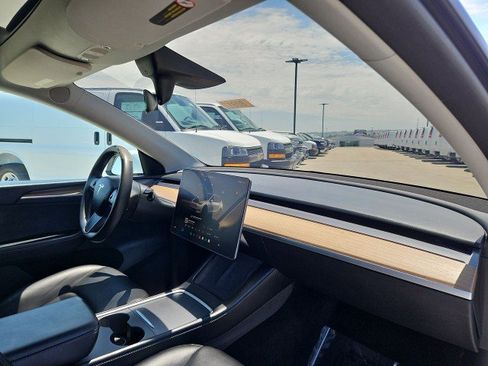 Used 2022 Tesla Model Y Performance AWD/4WD image 29