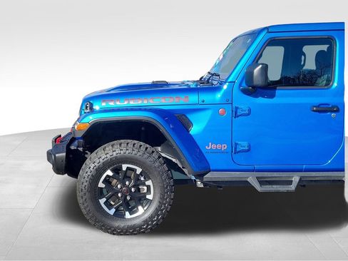Used 2025 Jeep Gladiator Rubicon image 11