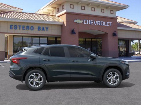 New 2026 Chevrolet Trax LS w/ LS Convenience Package FWD image 5