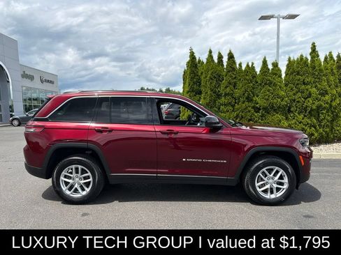 Used 2025 Jeep Grand Cherokee Laredo X w/ Luxury Tech Group I AWD/4WD image 2