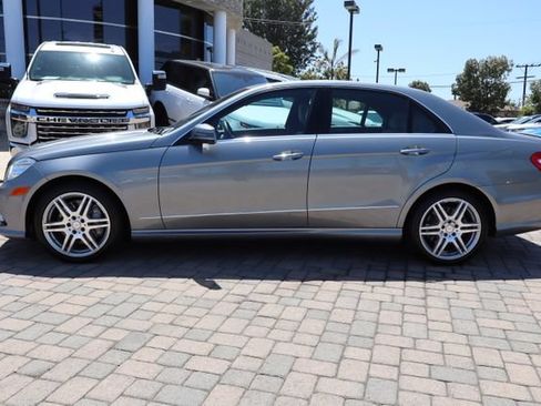 Used 2010 Mercedes-Benz E 550 Sedan image 2