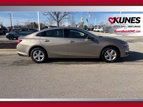 Used 2024 Chevrolet Malibu LT image 4