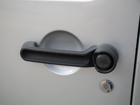 Used 2012 Jeep Wrangler Unlimited Rubicon w/ Connectivity Group image 20