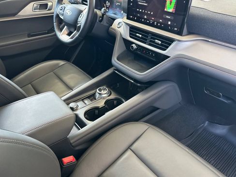 Used 2025 Ford Explorer Active w/ Active Comfort Package RWD image 16