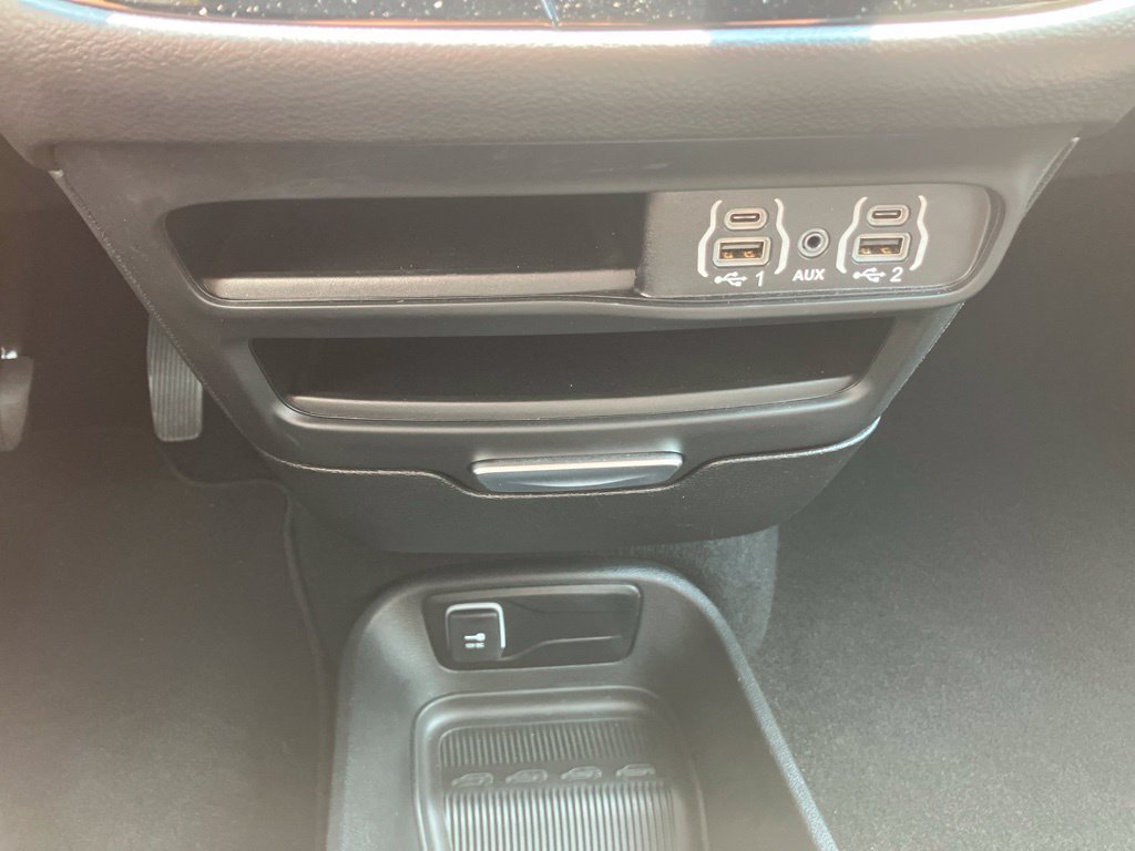 Used 2025 Chrysler Pacifica Select FWD image 18