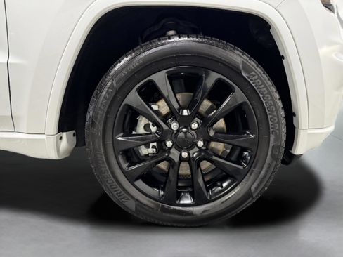 Used 2021 Jeep Grand Cherokee Laredo X image 48