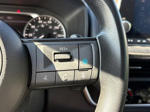 Used 2023 Nissan Rogue SV FWD image 15
