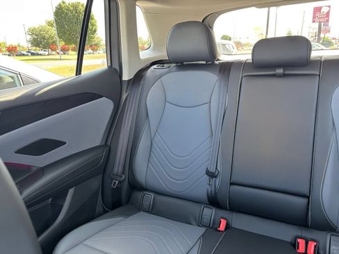 Used 2026 Volkswagen Tiguan SE AWD/4WD image 40