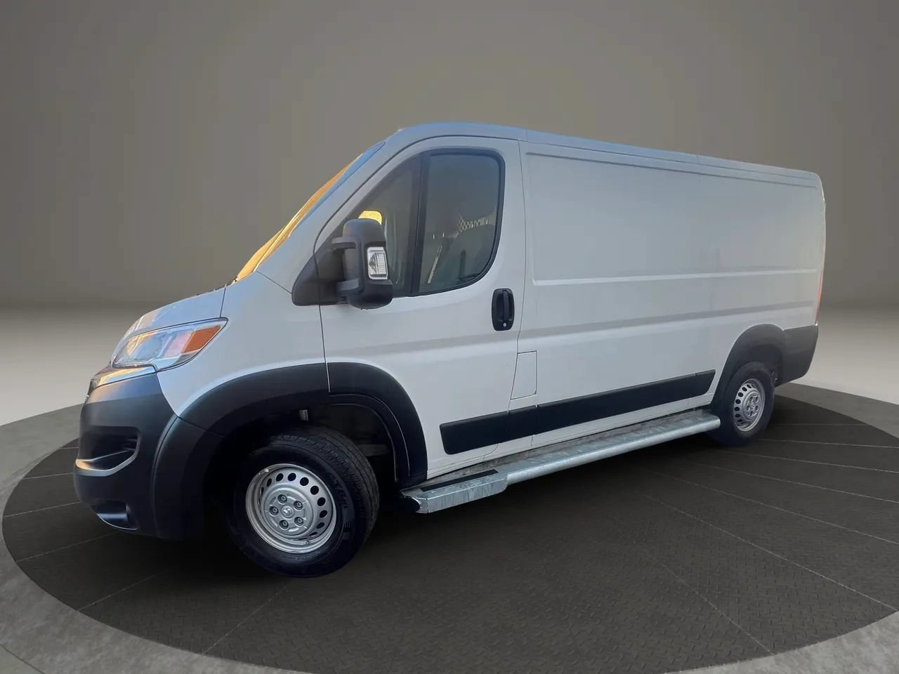 Used 2025 RAM ProMaster 2500 w/ U-Haul Equipment Group FWD image 2