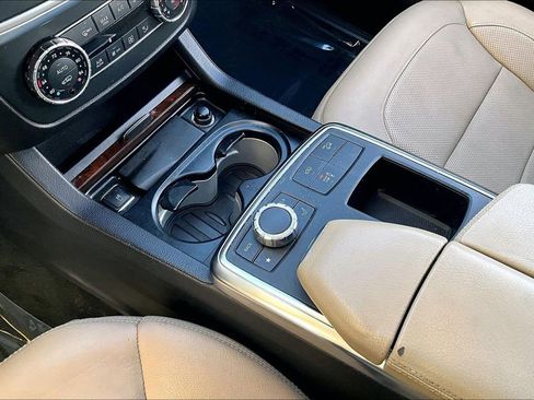 Used 2016 Mercedes-Benz GL 550 4MATIC image 18