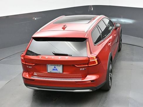Used 2024 Volvo V60 B5 Cross Country Plus w/ Climate Package AWD/4WD image 21