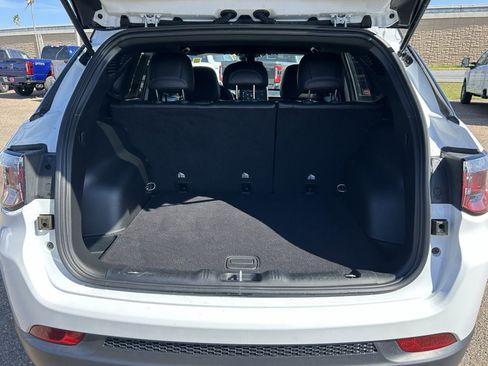 Used 2024 Jeep Compass Latitude w/ Convenience Group image 23