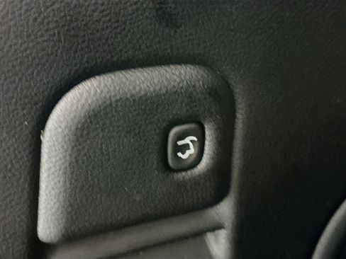 Used 2022 Jeep Grand Cherokee Laredo X image 31