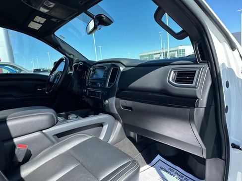 Used 2018 Nissan Titan SL w/ Midnight Edition AWD/4WD image 39