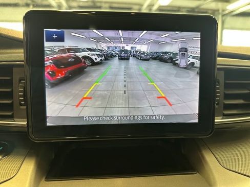 Used 2022 Ford Explorer XLT w/ Equipment Group 202A AWD/4WD image 35