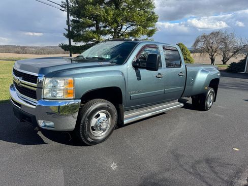 Used 2007 Chevrolet Silverado 3500 LT w/ EZ-Lift Tailgate Package image 2