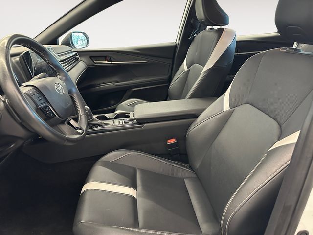 Used 2025 Toyota Camry SE FWD image 9