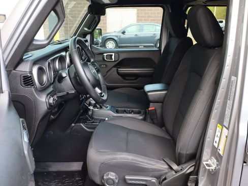 Used 2018 Jeep Wrangler Unlimited Sport S AWD/4WD image 12